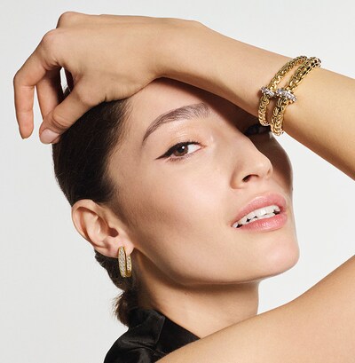 Shop Fope Eka Collection on Mappin & Webb. Image of model wearing Eka bracelets and earrings image