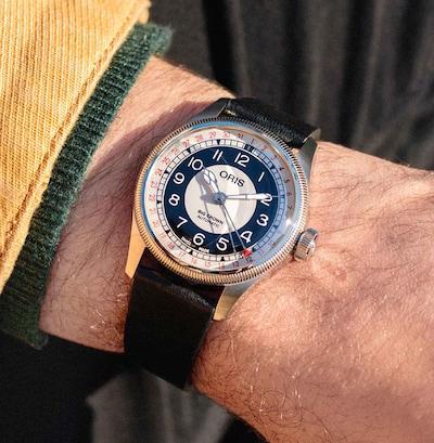 Oris Big Crown. Meet the Big Crown Pointer Date Bullseye, a version of our signature design with a cool grey and black dial layout that gives the watch its name. image